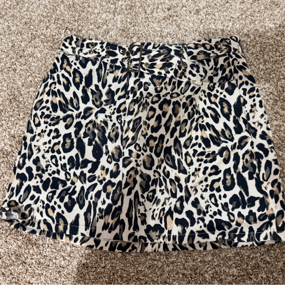 Francesca's Collections Leopard Print Skirt